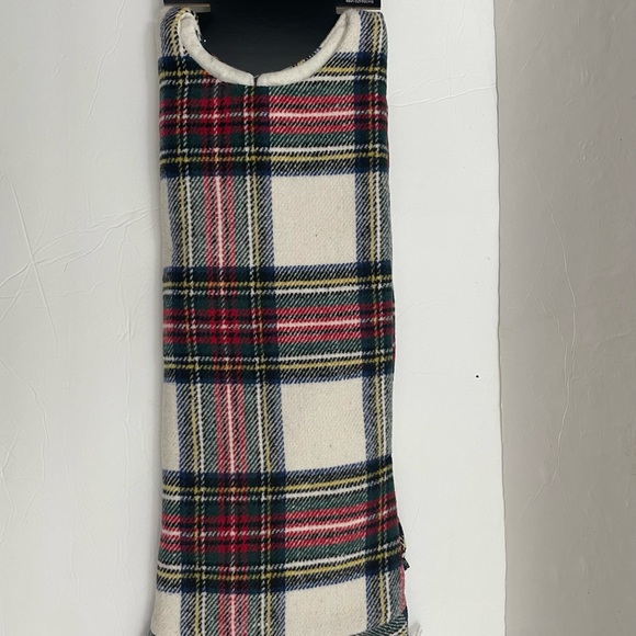 (4) flannel plaid stockings and (1) plaid tree skirt. - Picture 3 of 3